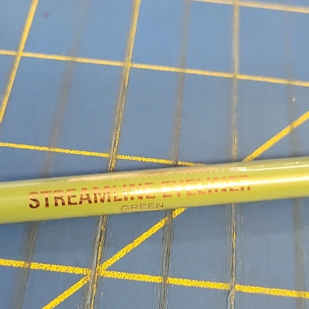 Revolution Streamline Eyelinee Green 1.3g New Sealed Pencil